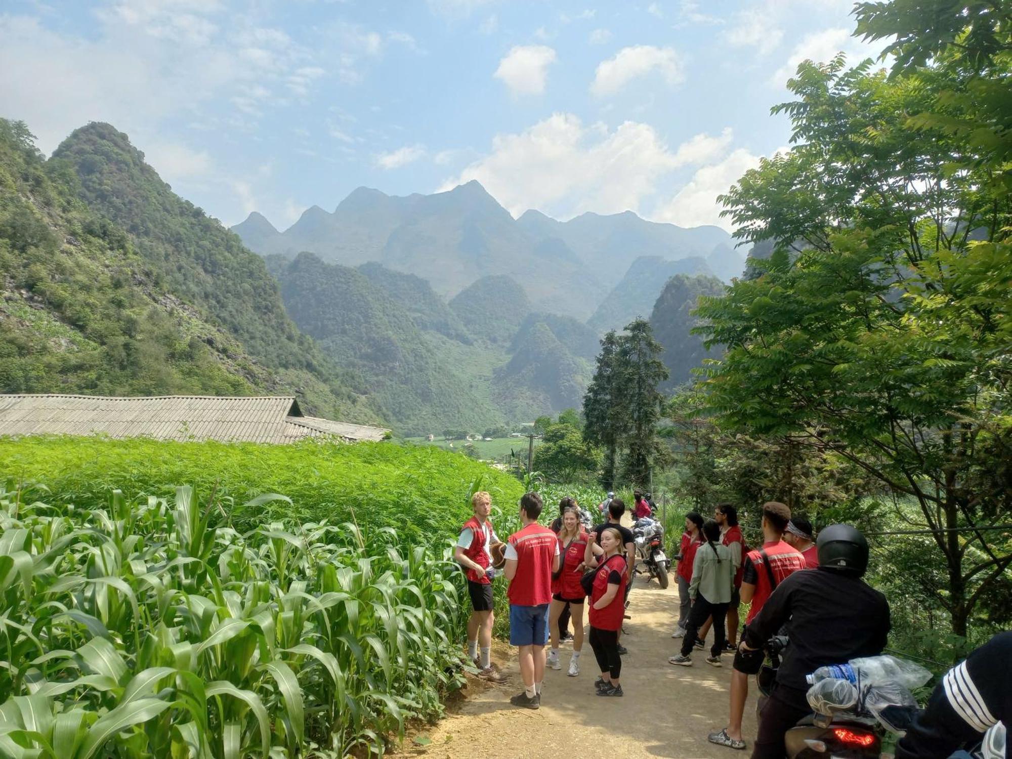 Lotus Premium Lodge - Lotus Group Tours Ha Giang Exterior foto